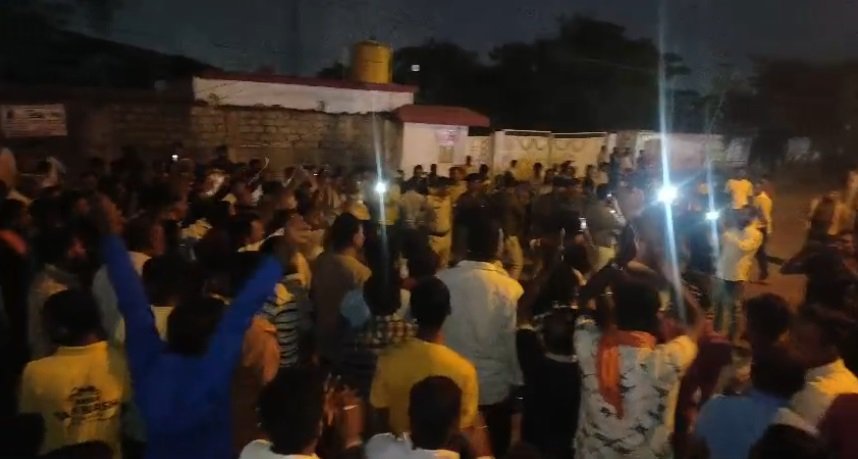 राजधानी में डबल मर्डर: आक्रोशित ग्रामीणों ने किया चक्का जाम