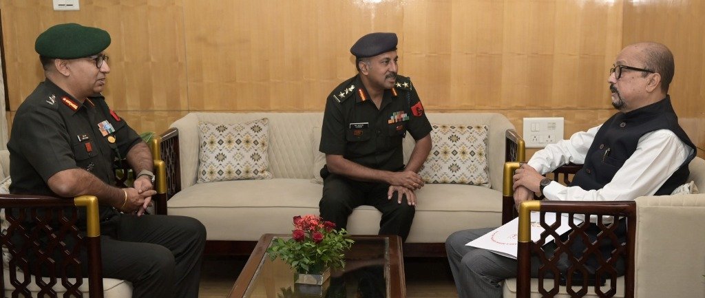 राज्यपाल को सैन्य अधिकारियों ने दिया सोल्जराथान कार्यक्रम का निमंत्रण