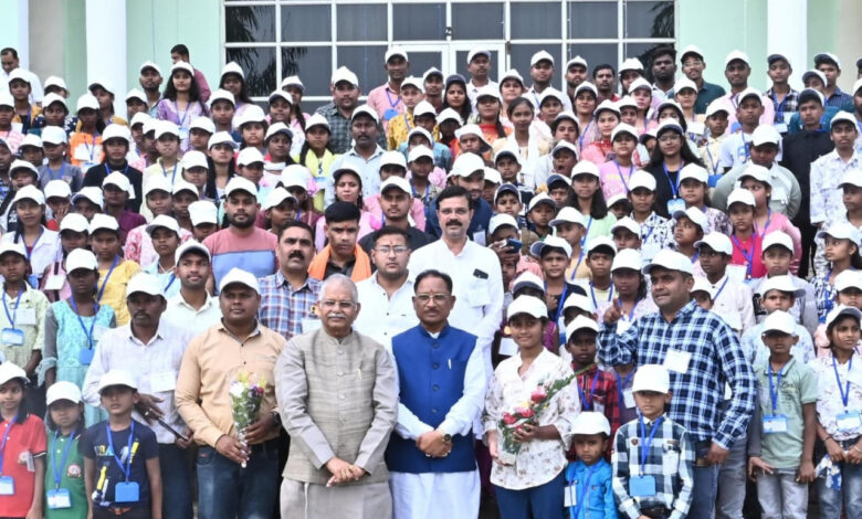 मुख्यमंत्री श्री साय से मिले विधानसभा के शैक्षणिक भ्रमण पर आये मुंगेली जिले के बच्चे