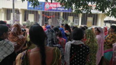 असामाजिक तत्वों से बारोंडा गांव की महिलाएं परेशान