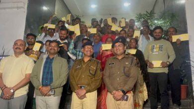 रायपुर पुलिस ने गुमशुदा मोबाइल फोन बरामदगी के विशेष अभियान के तहत 300 मोबाइल फोन खोजकर उनके स्वामियों को सुपुर्द कर