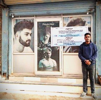 रायपुर : हेयर ड्रेसिंग सैलून से आत्मनिर्भर बना पदमलोचन