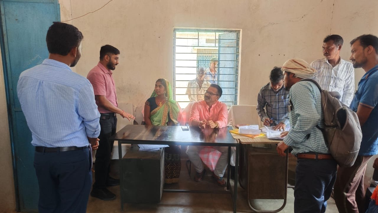 सुशासन तिहार 2025 : कलेक्टर ने मैनपाट विकासखंड का किया दौरा