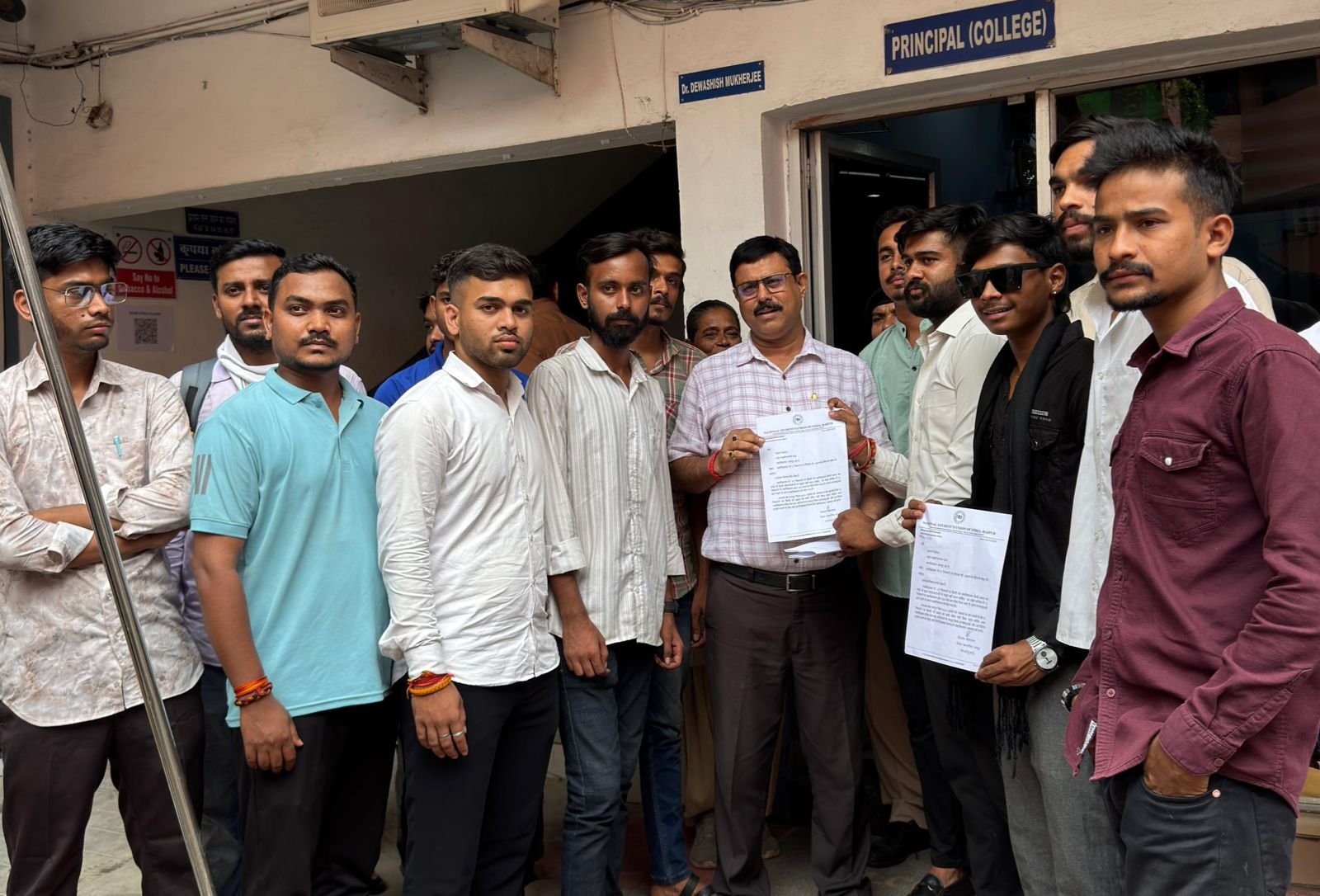 महाविद्यालय में TC शुल्क वसूली का NSUI ने किया विरोध, सौंपा ज्ञापन