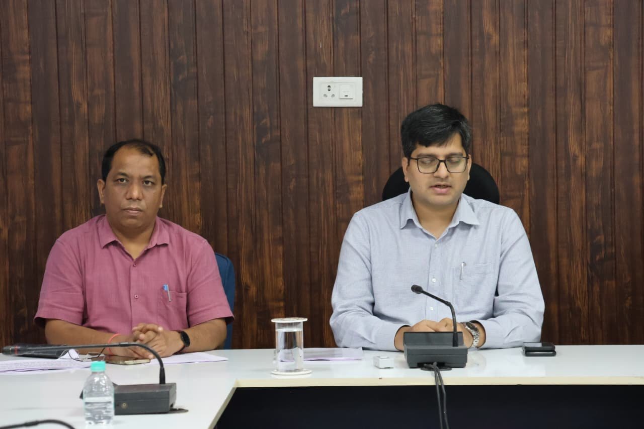 छत्तीसगढ़ में मतदाता सूची के गहन पुनरीक्षण का शुरुआत, कलेक्टर एवं जिला निर्वाचन अधिकारी ने की राजनीतिक दलों के साथ बैठक एवं मीडिया प्रतिनिधियों के साथ की प्रेसवार्ता