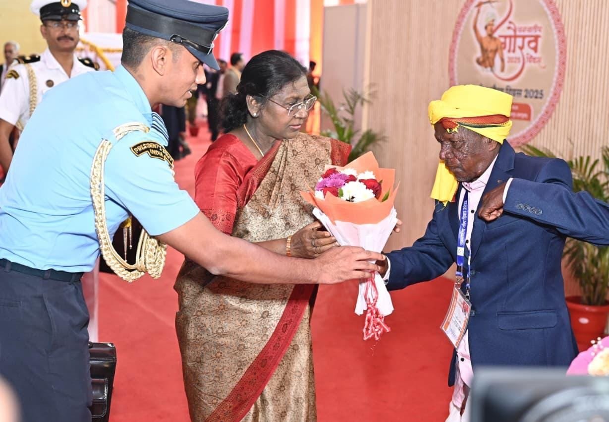 आदिवासी परिवारों को शिक्षा, आजीविका, स्वास्थ्य और विकास के मिल रहे नए अवसर : राष्ट्रपति श्रीमती द्रौपदी मुर्मु