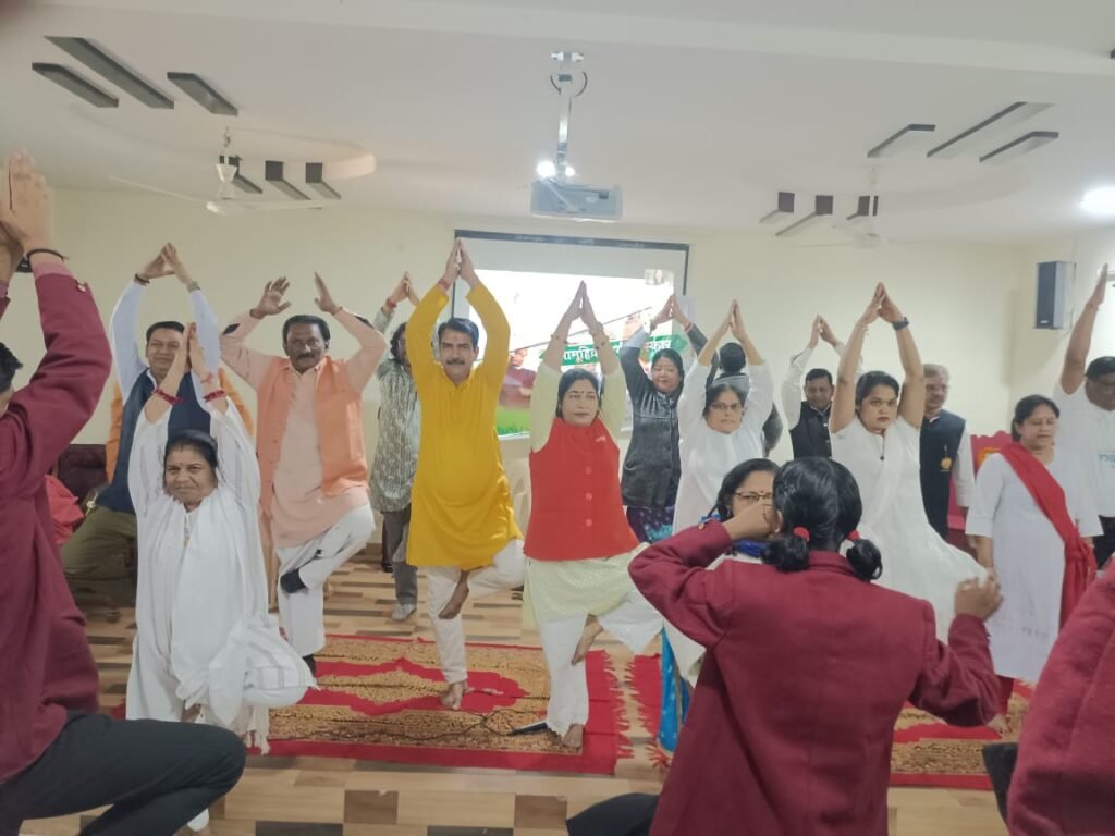 स्वस्थ भारत समर्थ भारत के निर्माण के लिए सूर्य नमस्कार अभ्यास का बड़ा योगदान होगा-दिनेश सिंह 2