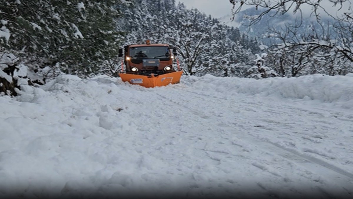 कश्मीर घाटी में ठंड का कहर जारी,1 फरवरी से बारिश के आसार