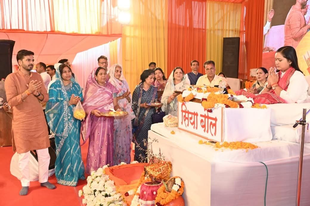 नेवरा में राम कथा के दूसरे दिन उमड़ा श्रद्धालुओं का सैलाब