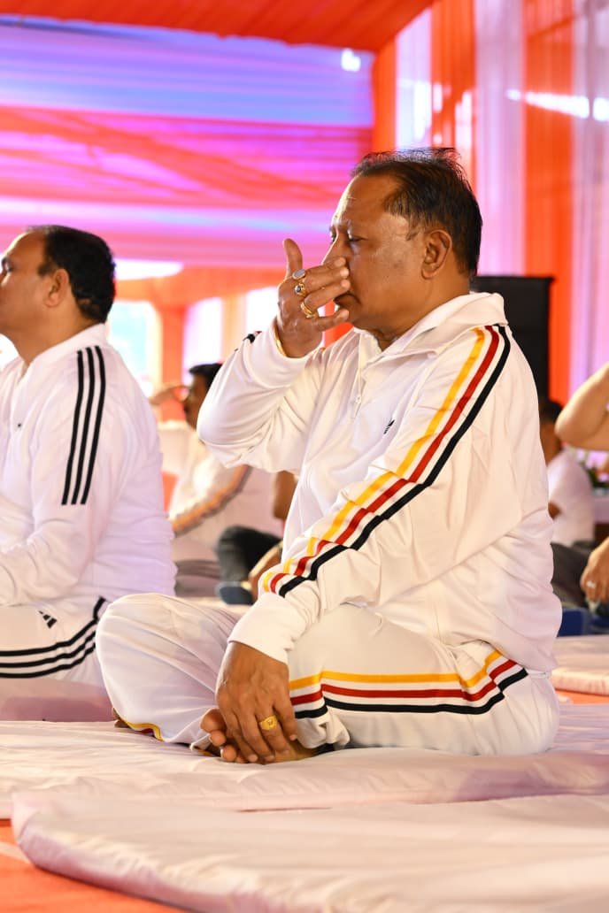 योग को दिनचर्या का हिस्सा बनाएं, स्वस्थ समाज के निर्माण में योगदान दें : मुख्यमंत्री श्री विष्णुदेव साय