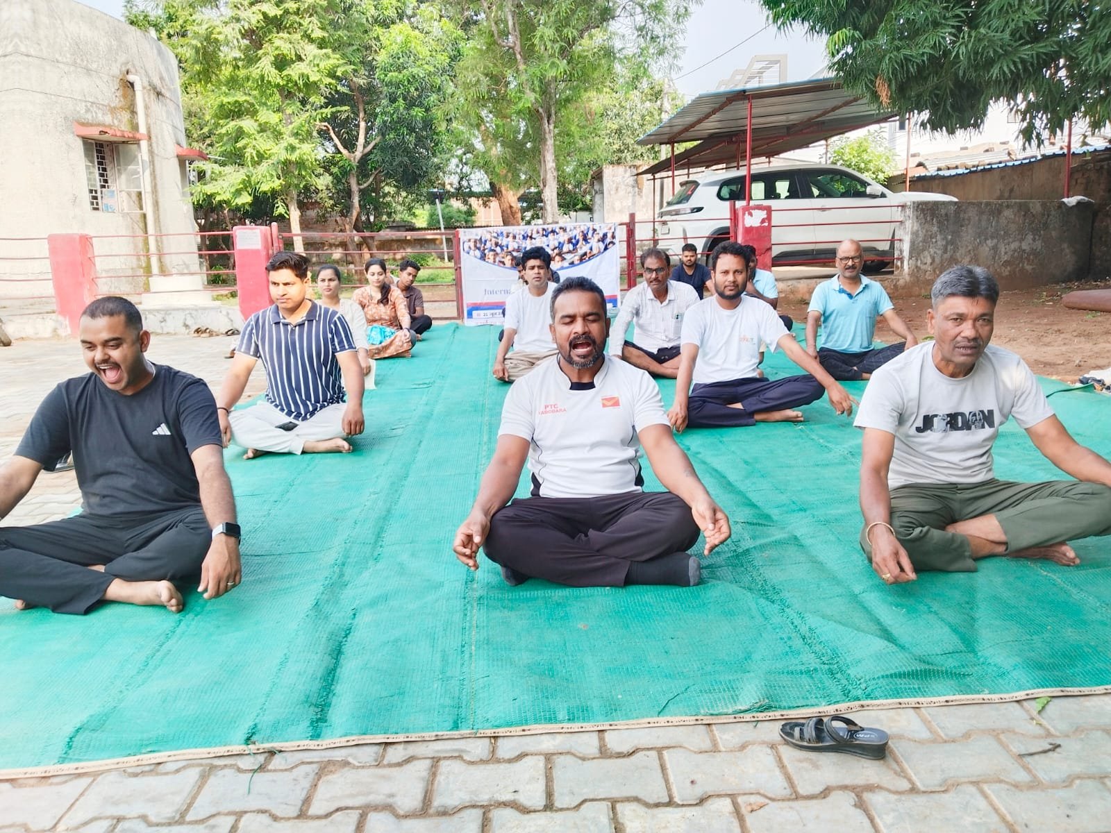 अंतर्राष्ट्रीय योग दिवस पर उपडाकघर कर्मचारियों ने किया योगाभ्यास