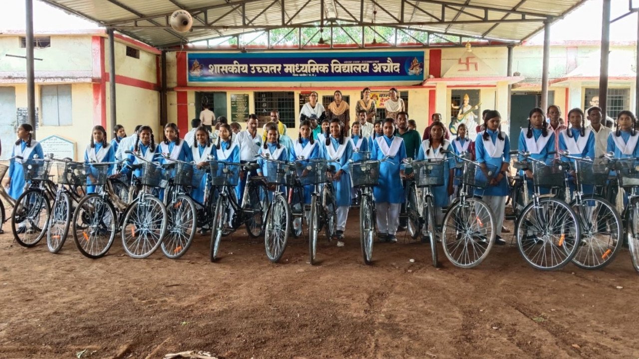 सरस्वती साइकिल योजना से बेटियों के सपनों को मिले पंख
