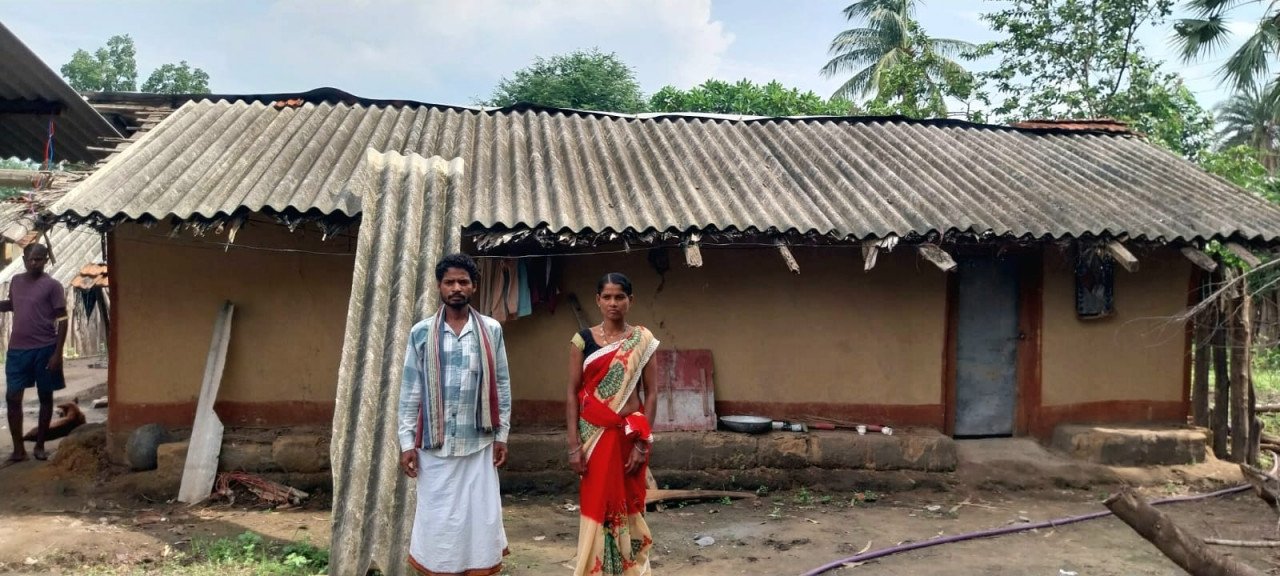 बंदूक छोड़ विकास की मुख्यधारा से जुड़े बण्डो राकेश, अब पक्के घर में संवार रहे अपना भविष्य