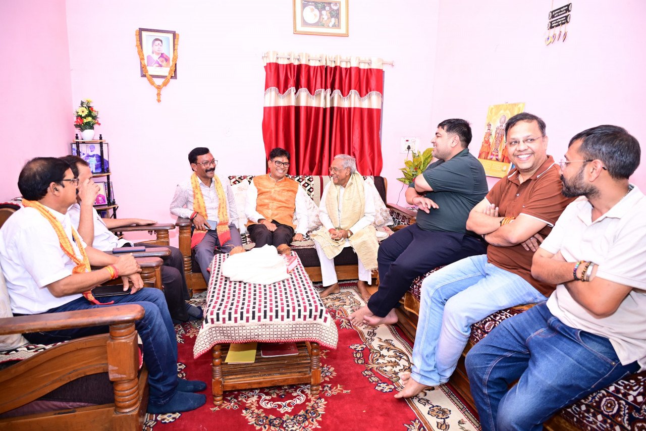 सेवा, सुशासन और जनकल्याण के 12 वर्ष पूर्ण होने पर विशेष जनसंपर्क अभियान के तहत वित्त मंत्री श्री ओ.पी. चौधरी ने प्रबुद्ध नागरिकों से किया संवाद