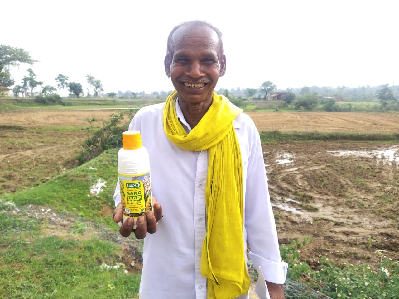 नैनो डीएपी से खेती में नई उम्मीद, ग्राम फुनगा के किसान बाबालाल ने पहली बार अपनाया