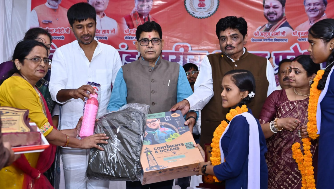 शिक्षा के साथ संस्कारों का समावेश ही समृद्ध छत्तीसगढ़ की नींव - राजस्व मंत्री श्री टंक राम वर्मा
