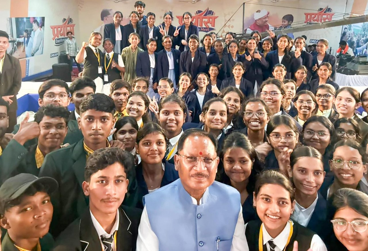 शिक्षा से विकसित छत्तीसगढ़ तक: मुख्यमंत्री श्री साय ने नीट क्वालीफाई विद्यार्थियों के साथ साझा किया भविष्य का रोडमैप
