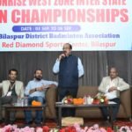 उप मुख्यमंत्री श्री अरुण साव ने वेस्ट जोन इंटर स्टेट बैडमिंटन प्रतियोगिता के विजेताओं को किया पुरस्कृत
