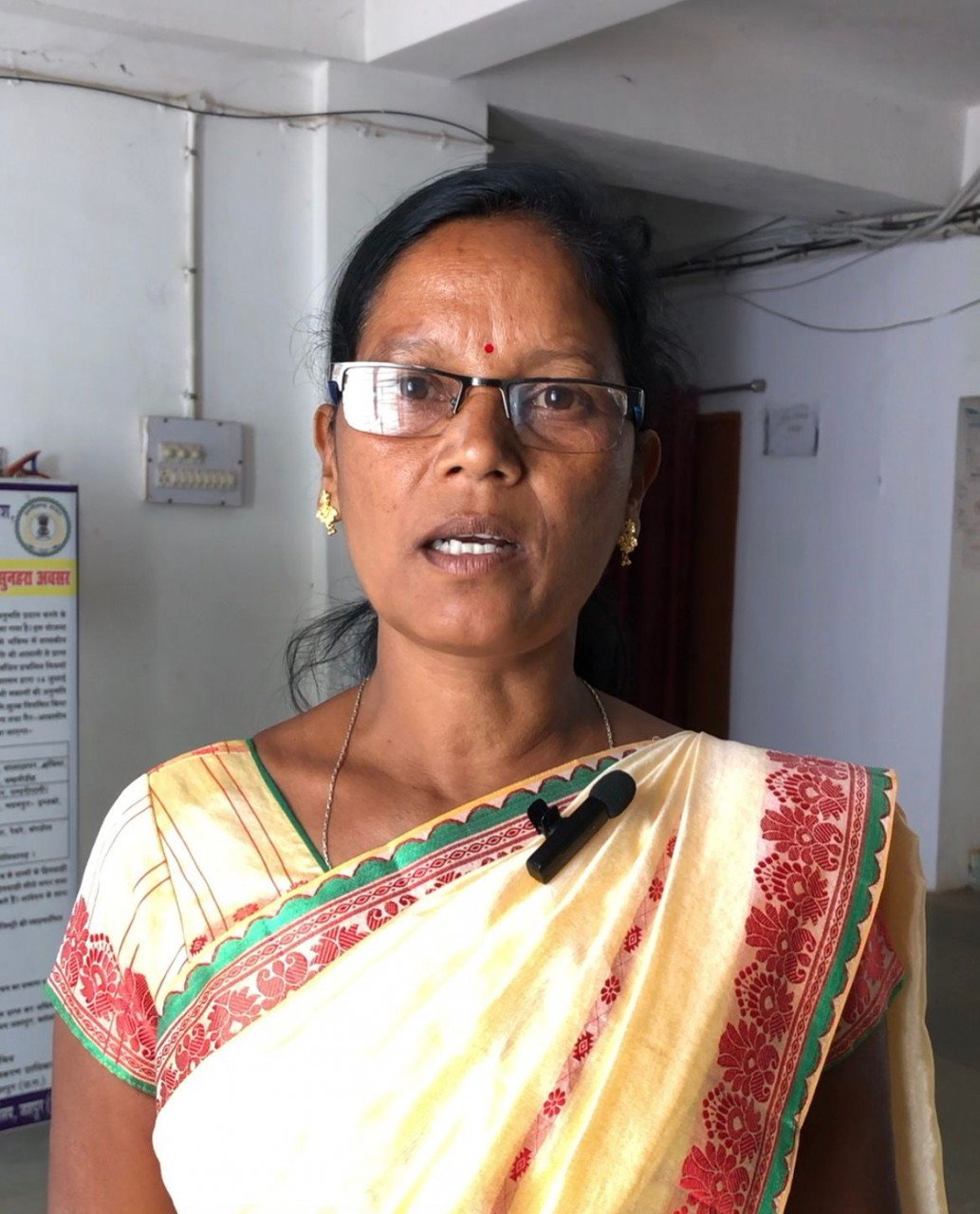 विष्णु भैया का संबल, एनीमा खलखो की बचत से संवर रहा बच्चे का भविष्य
