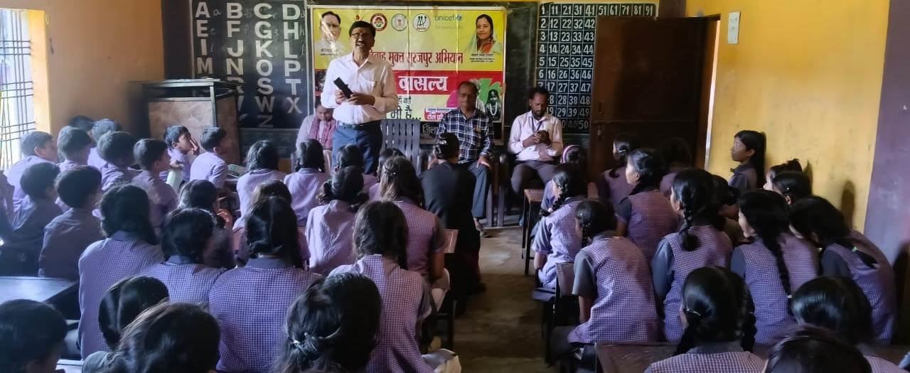 विद्यालयों में बाल अधिकार और सुरक्षा के प्रति विद्यार्थियों को किया जा रहा जागरूक